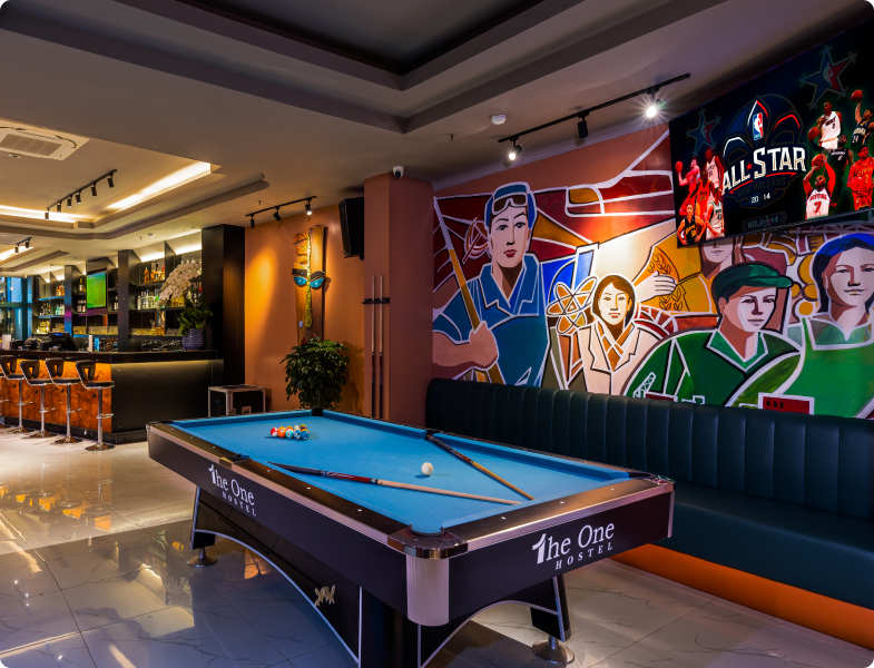 the-one-hostel-lounge-pool-table